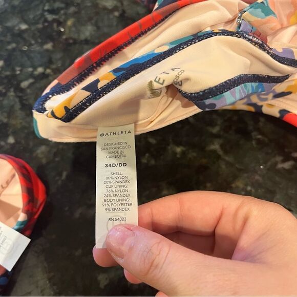 NWOT ATHLETA SQUARE NECK BRA CUP PRINT
TANKINI - Picture 10 of 10